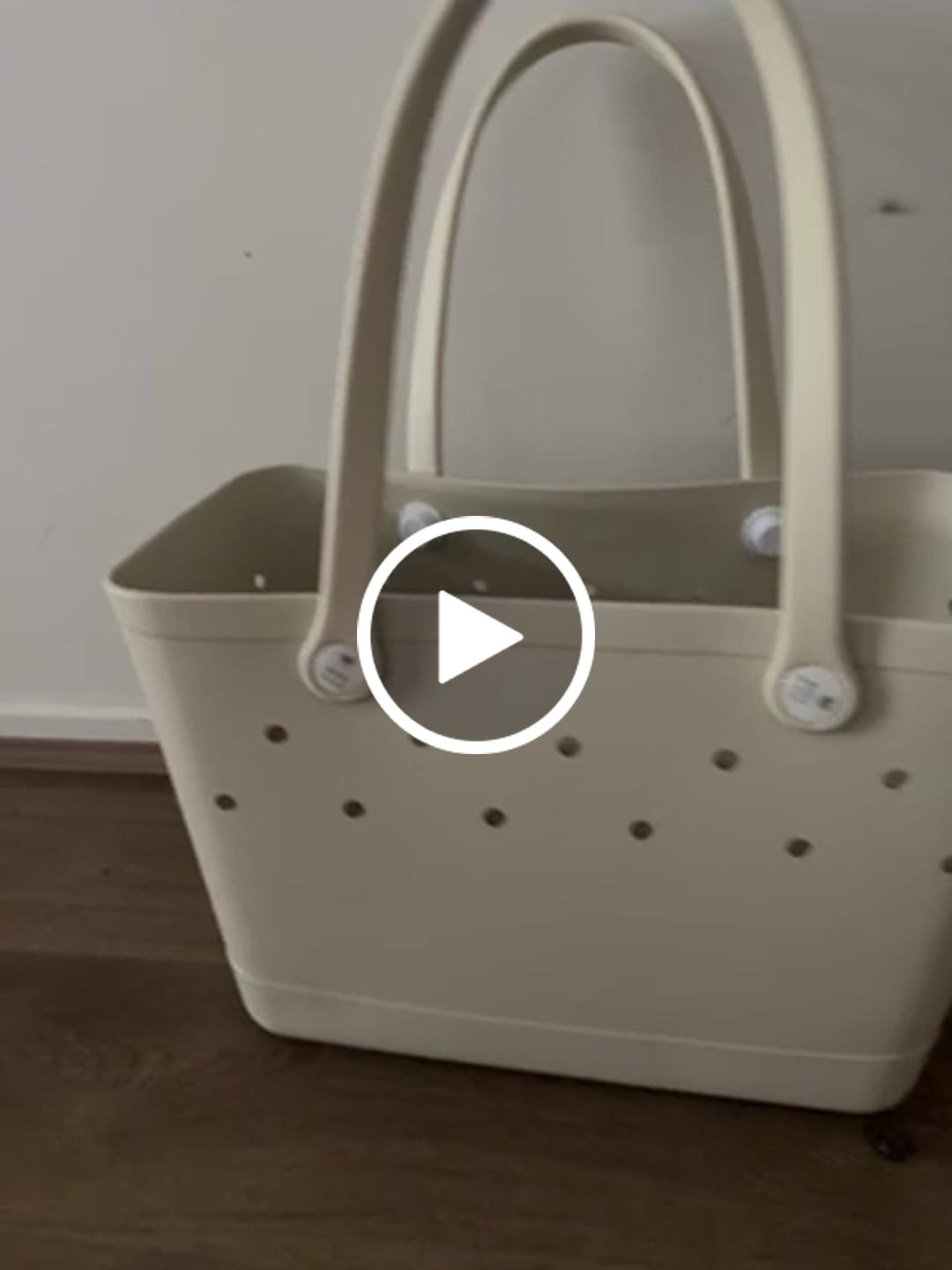Customer video review of Maxi Tribe Bag in Sand Dune
