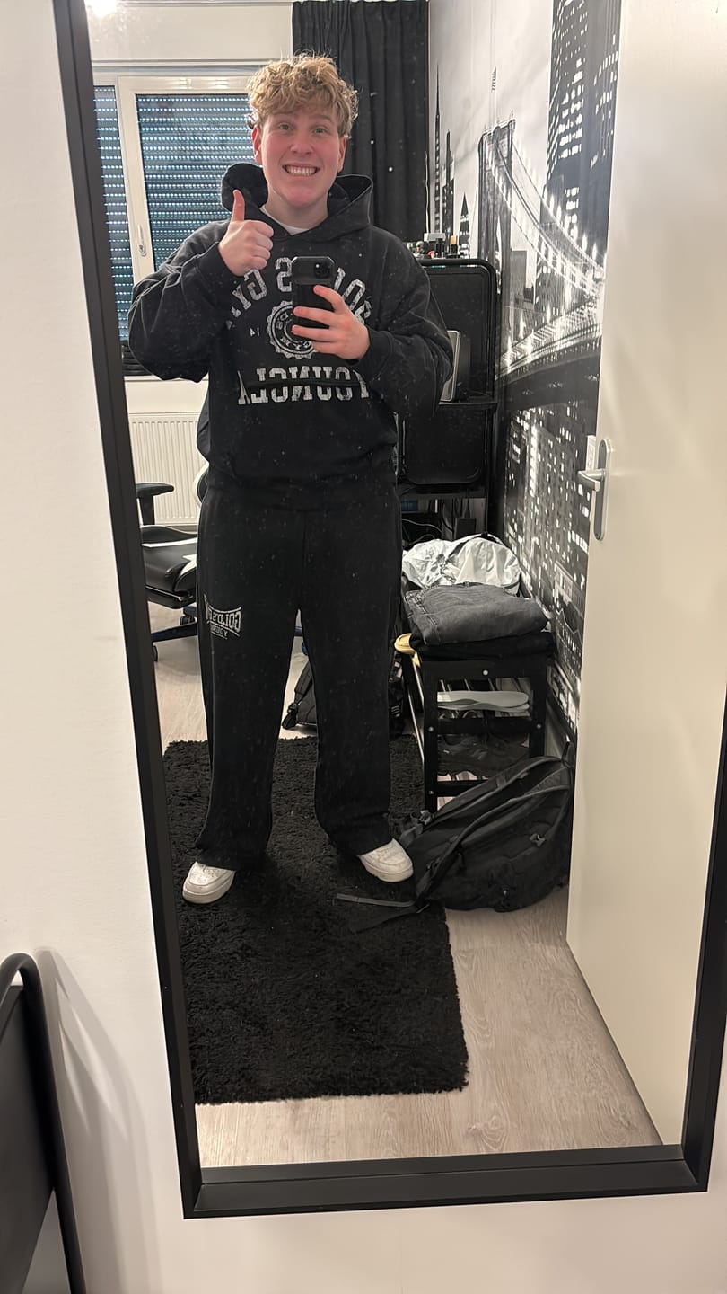 Customer photo review of 5167 - Gold's Iron Legacy Crest Hoodies