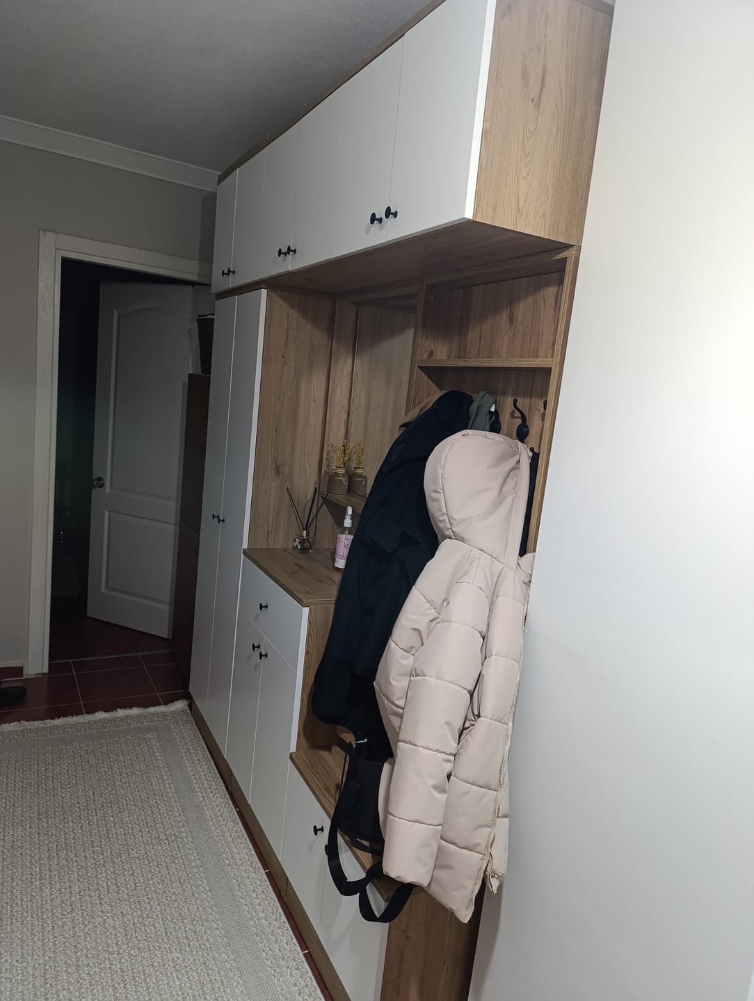Customer photo review of Rani EA104 Portmanto Çekmeceli Aynalı Raflı Vestiyer Sepet Ceviz - Beyaz