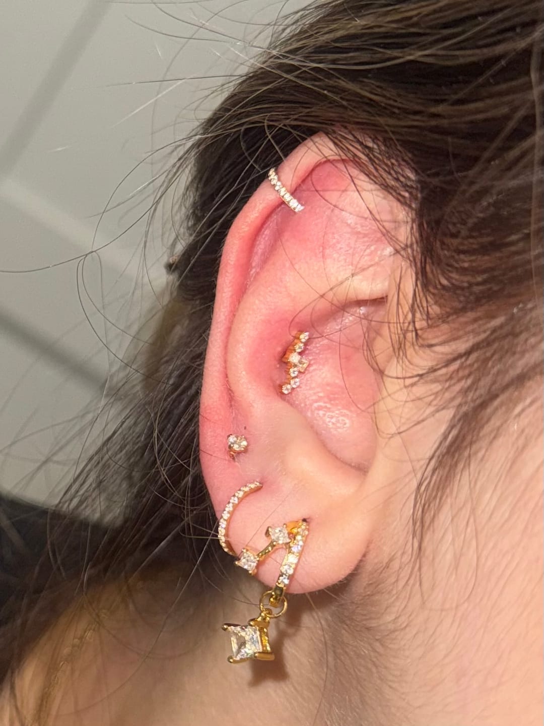 Customer photo review of Eclipsa Illusion Huggies Gold