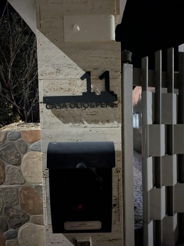 Customer photo review of Numero civico e testo sagomato modello Line 02 Acrilico