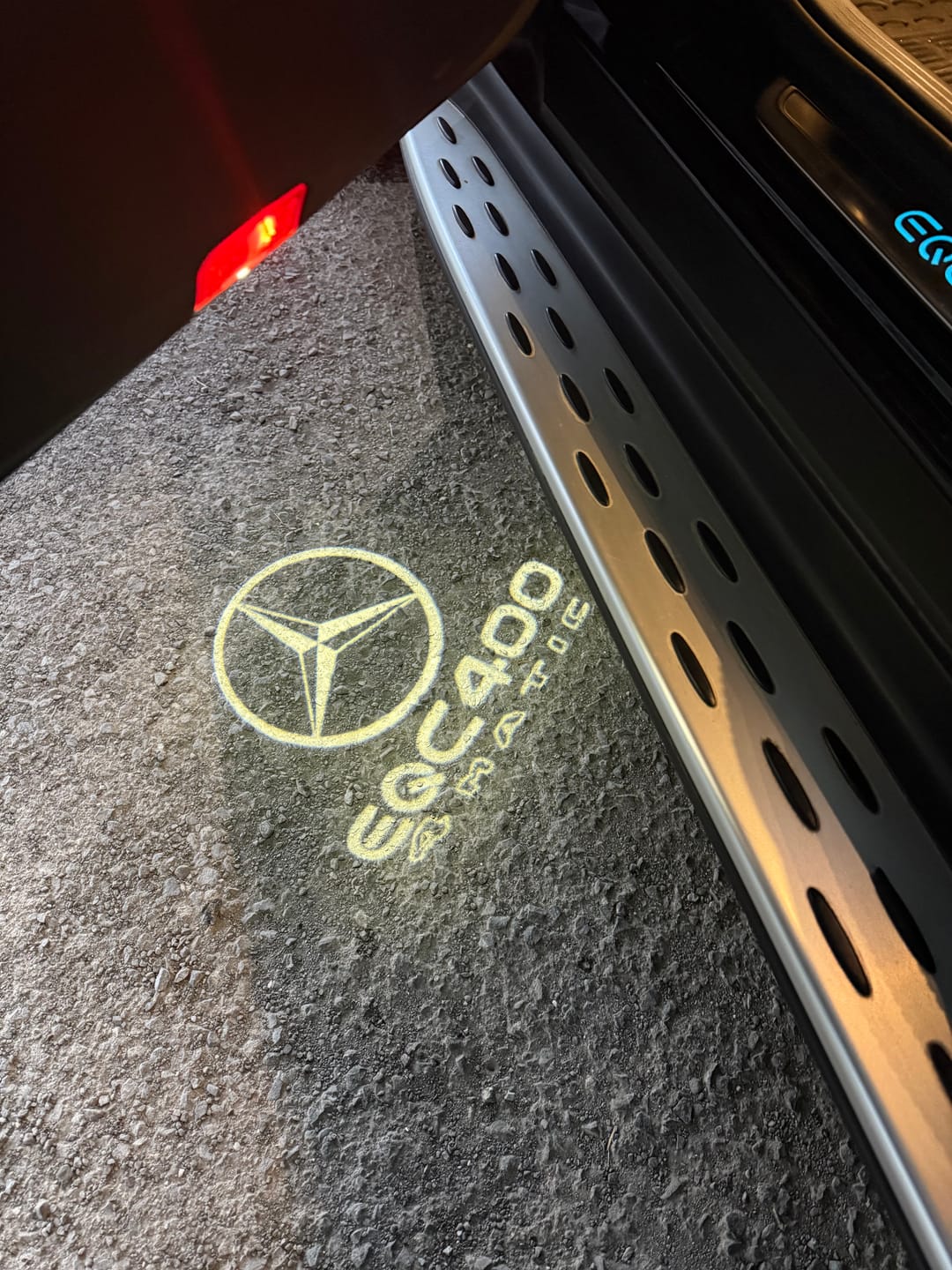 Customer photo review of MERCEDES BENZ EQC 400 LOGO PROJECTOT LIGHTS  (quantity 1 = 1 set /2 door lights with 2 logo films)Nr.02M164