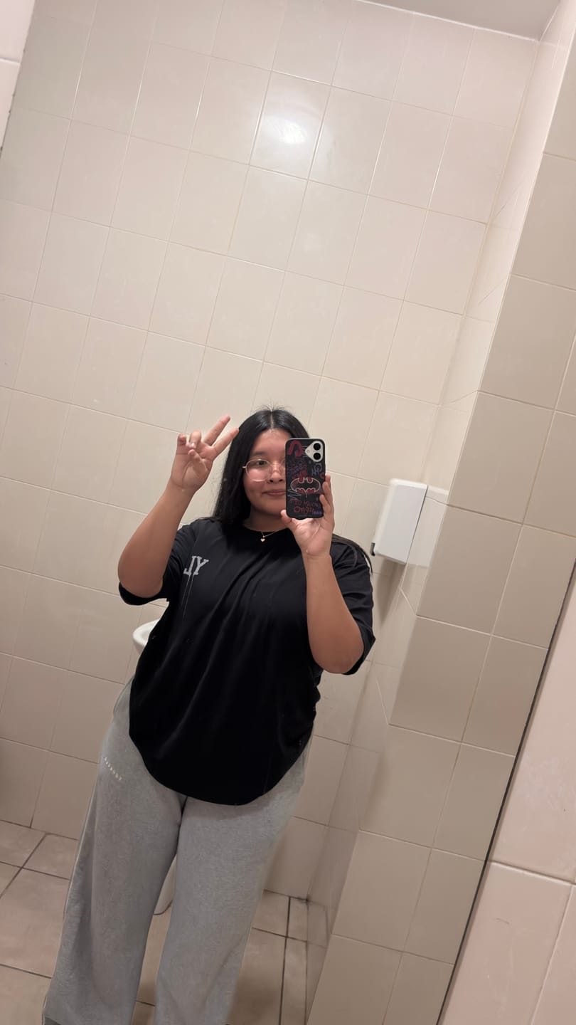 Customer photo review of W428 - Drip Oversized Tee