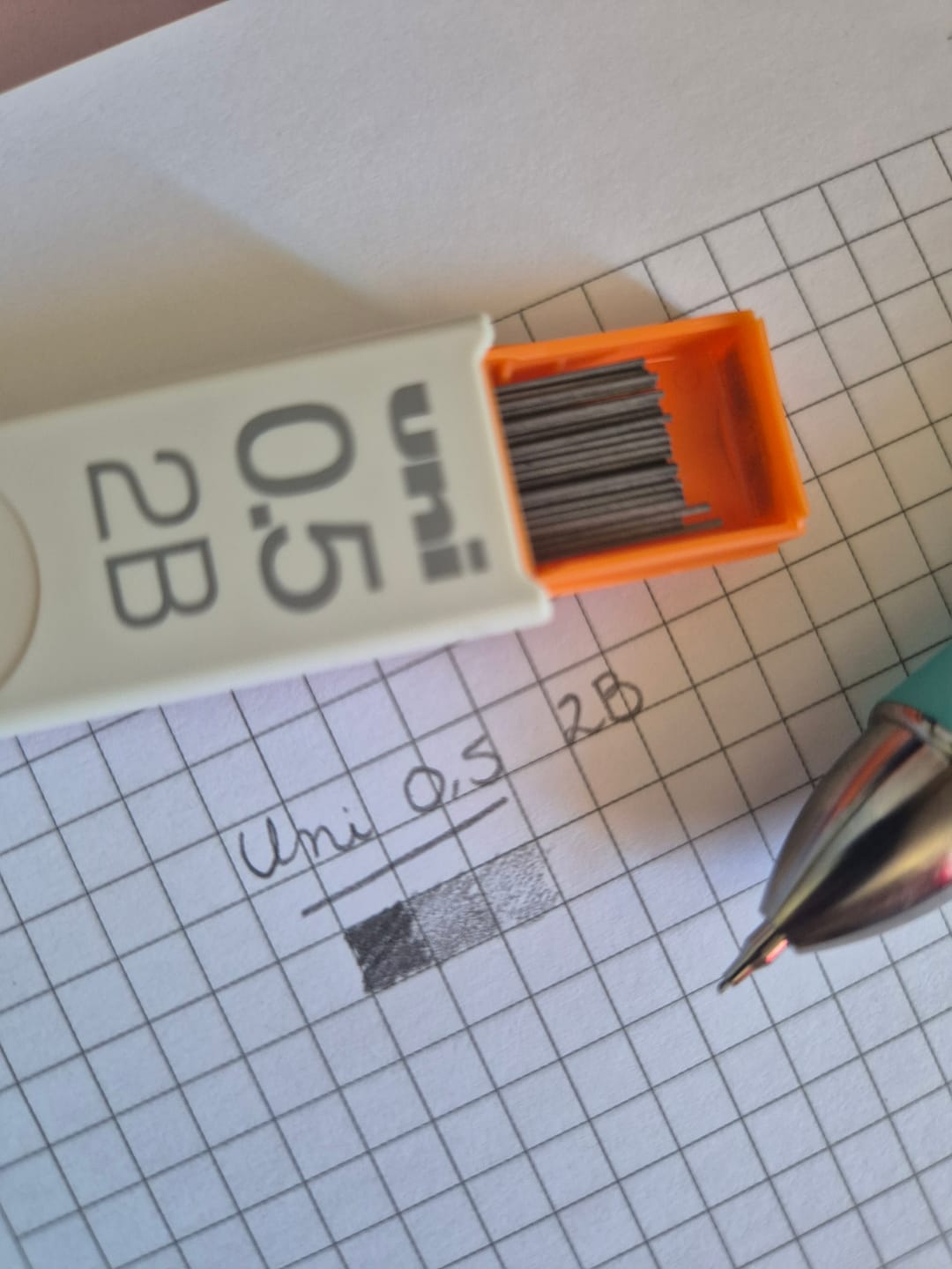 Customer photo review of Uni Smudge Proof - Pack 40 Minas para Portaminas 0.5