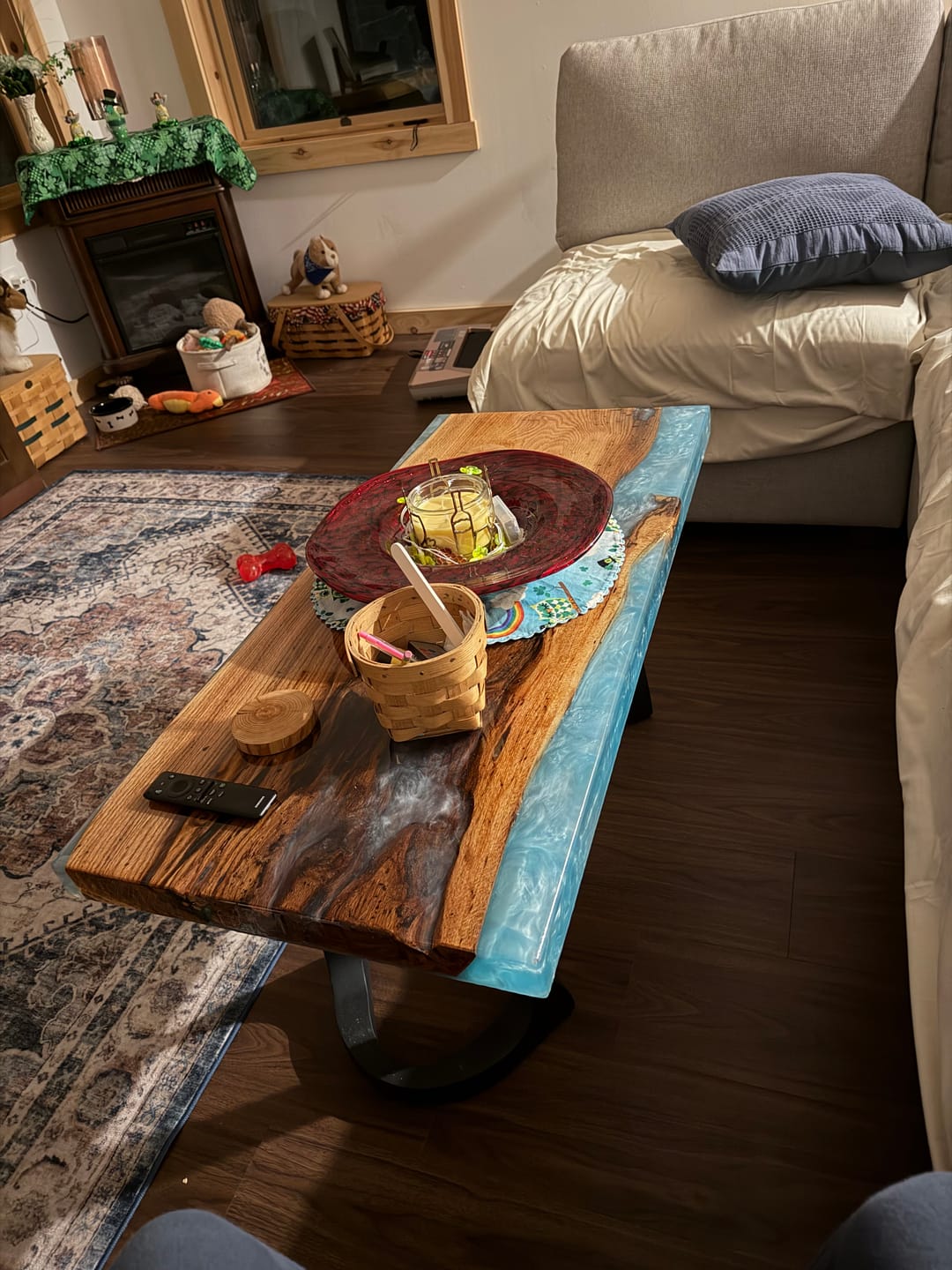 Customer photo review of Bench Legs 117/130 Uzar 16" H for Live Edge Table Top, DIY Projects