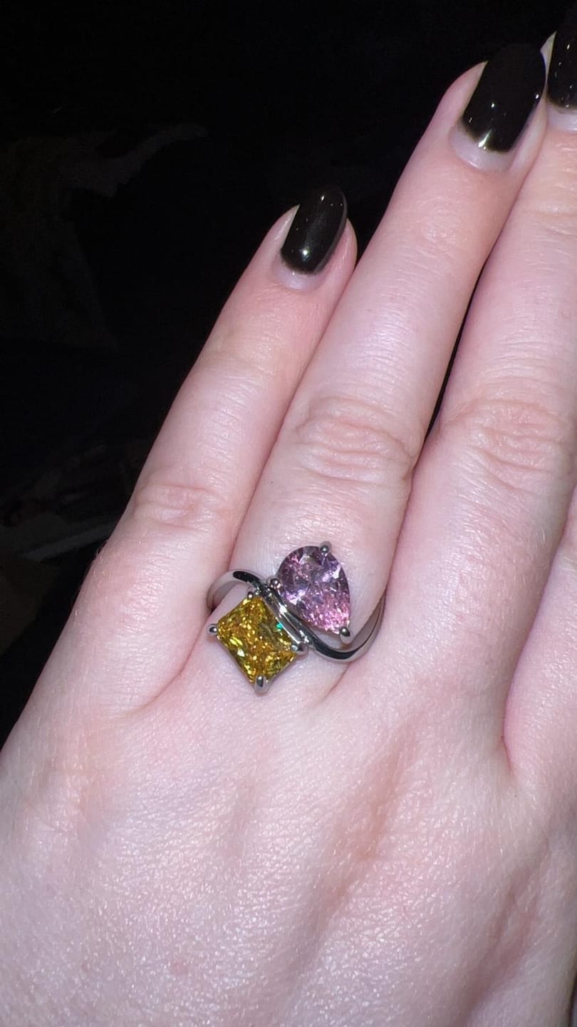 Customer photo review of Anillo Eterno con Piedra de Nacimiento