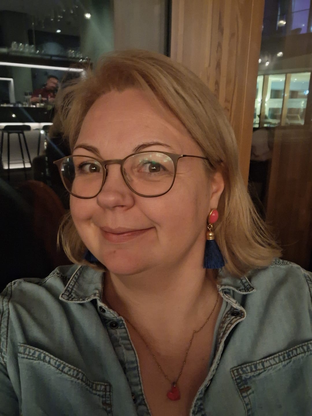 Customer photo review of Quasten Ohrringe als Ohrstecker in Pink mit dunkelblauer Quaste von AmuseToi