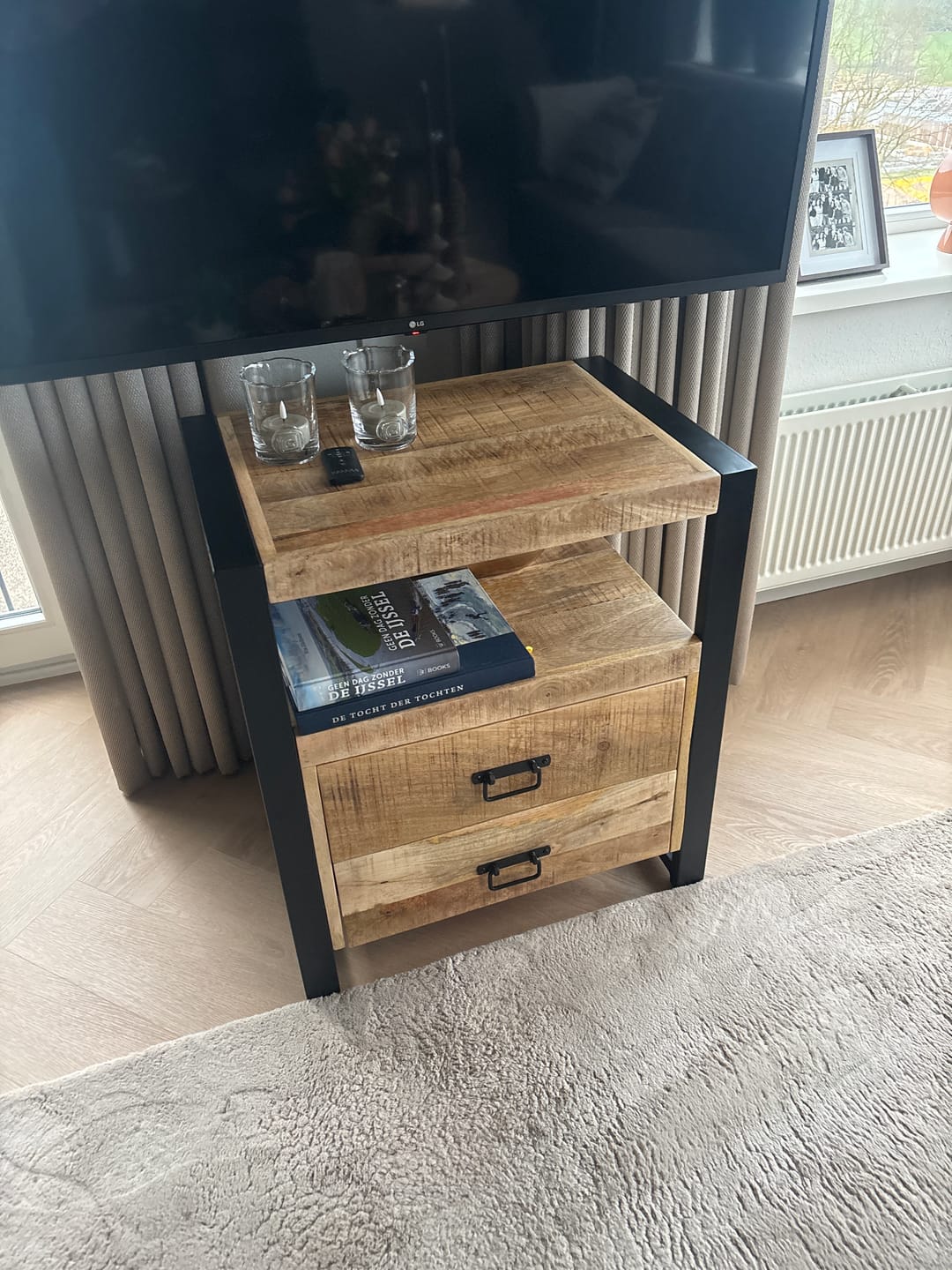 Customer photo review of Industrieel Kastje van Mangohout met 2 Lades – Staal & Massief Hout | 75x65x45 cm