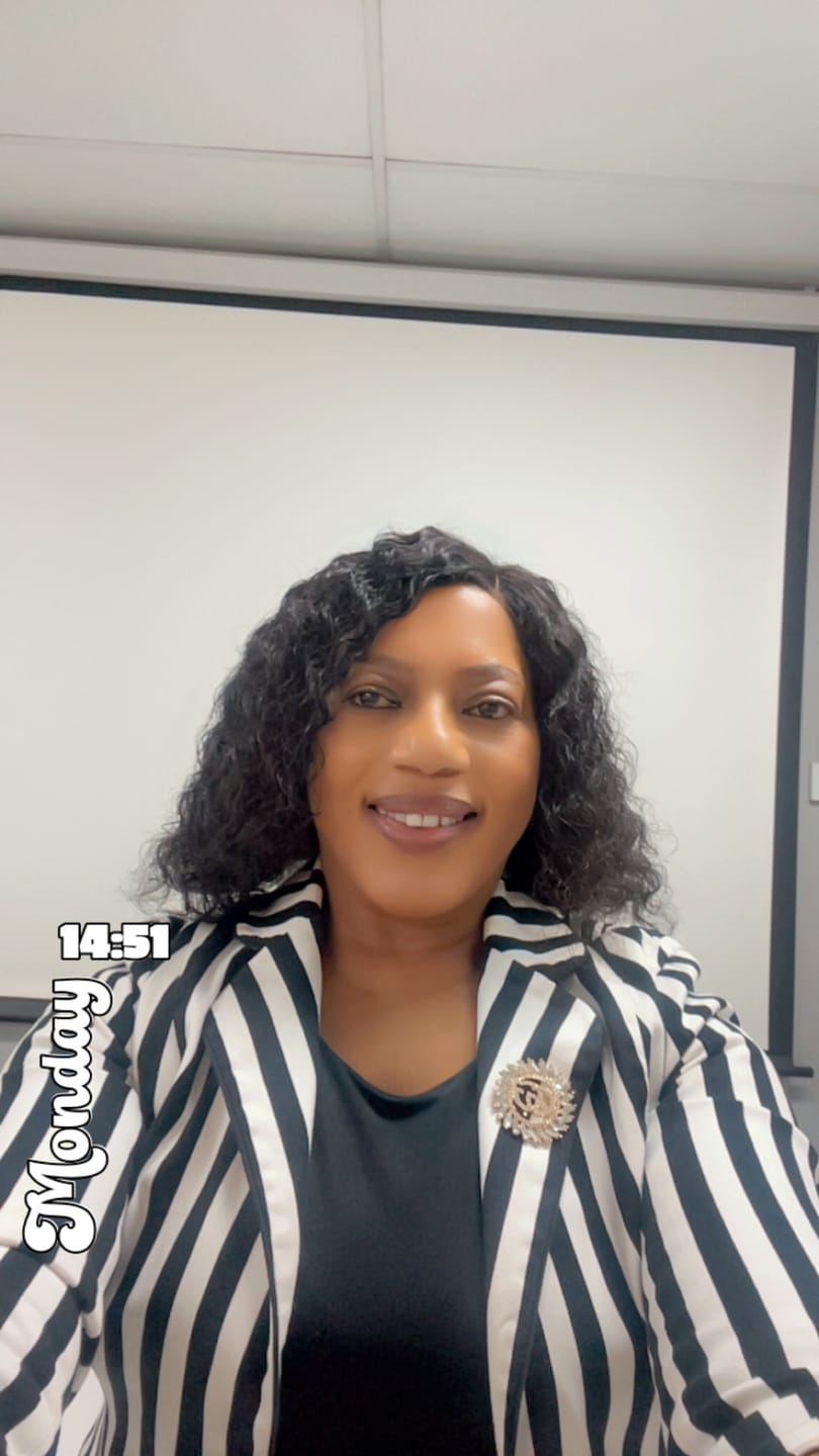 Customer photo review of Brazilian Lace Front Wig Deep Wave - 1B - 10"