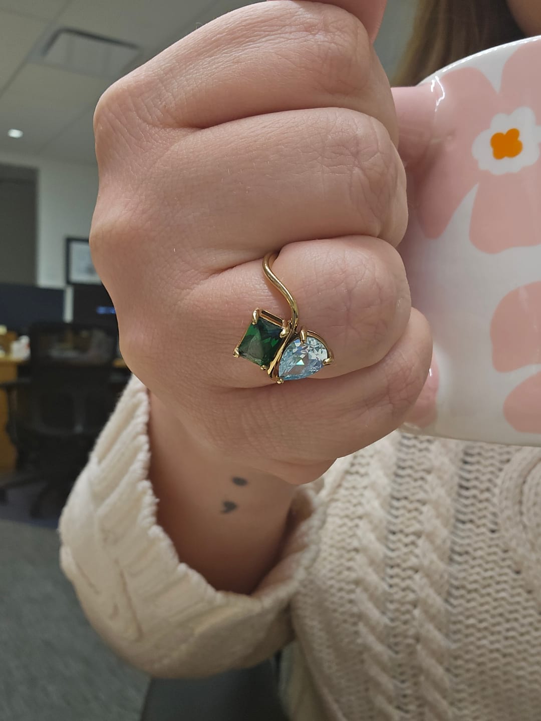 Customer photo review of Anillo Eterno con Piedra de Nacimiento