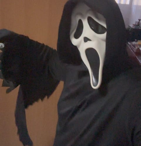 Customer photo review of Manto Clássico Ghostface - Tecido Premium