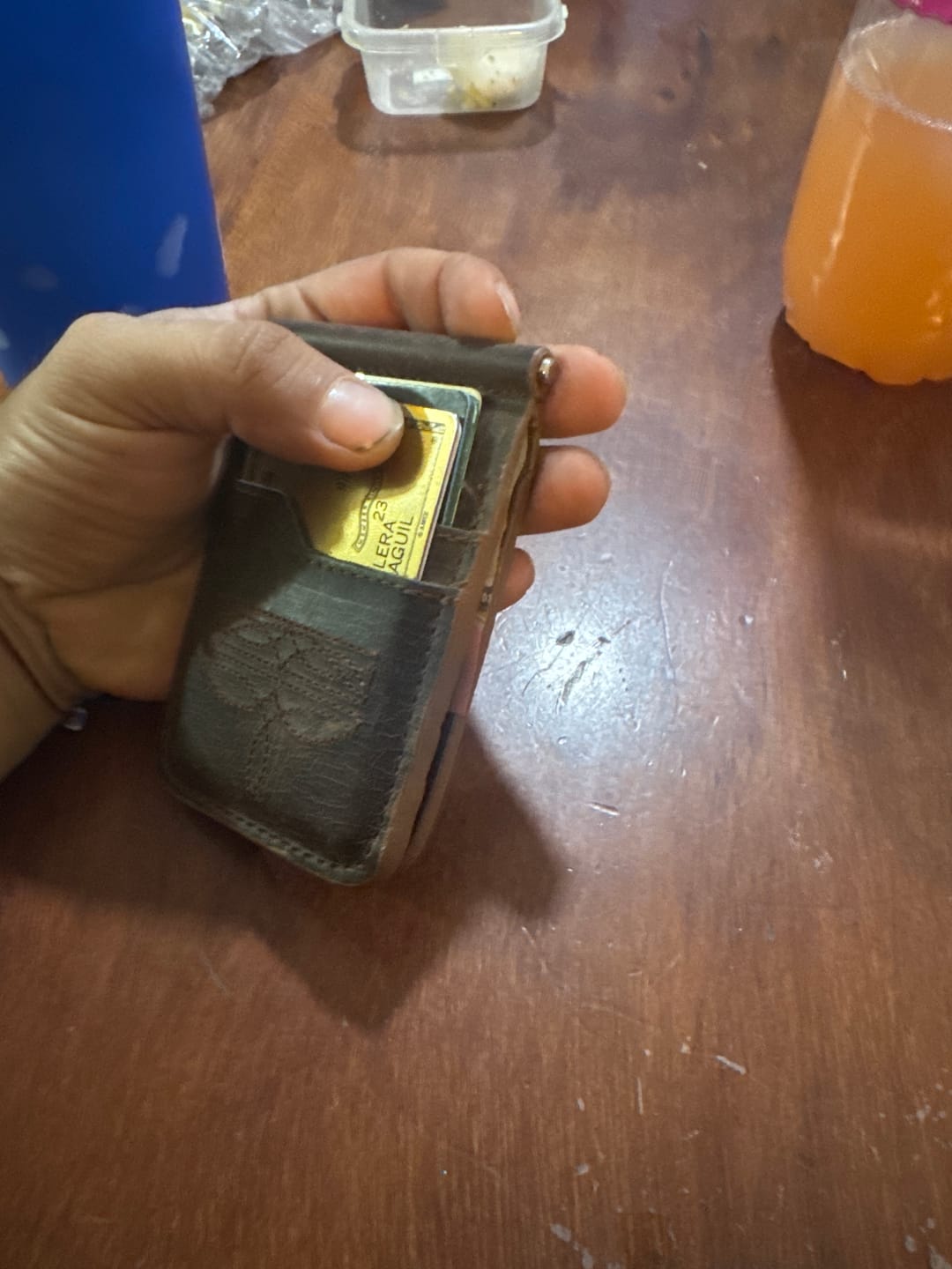 Customer photo review of Billetera de clip César – Piel café bravo con ringle bordado café chocolate