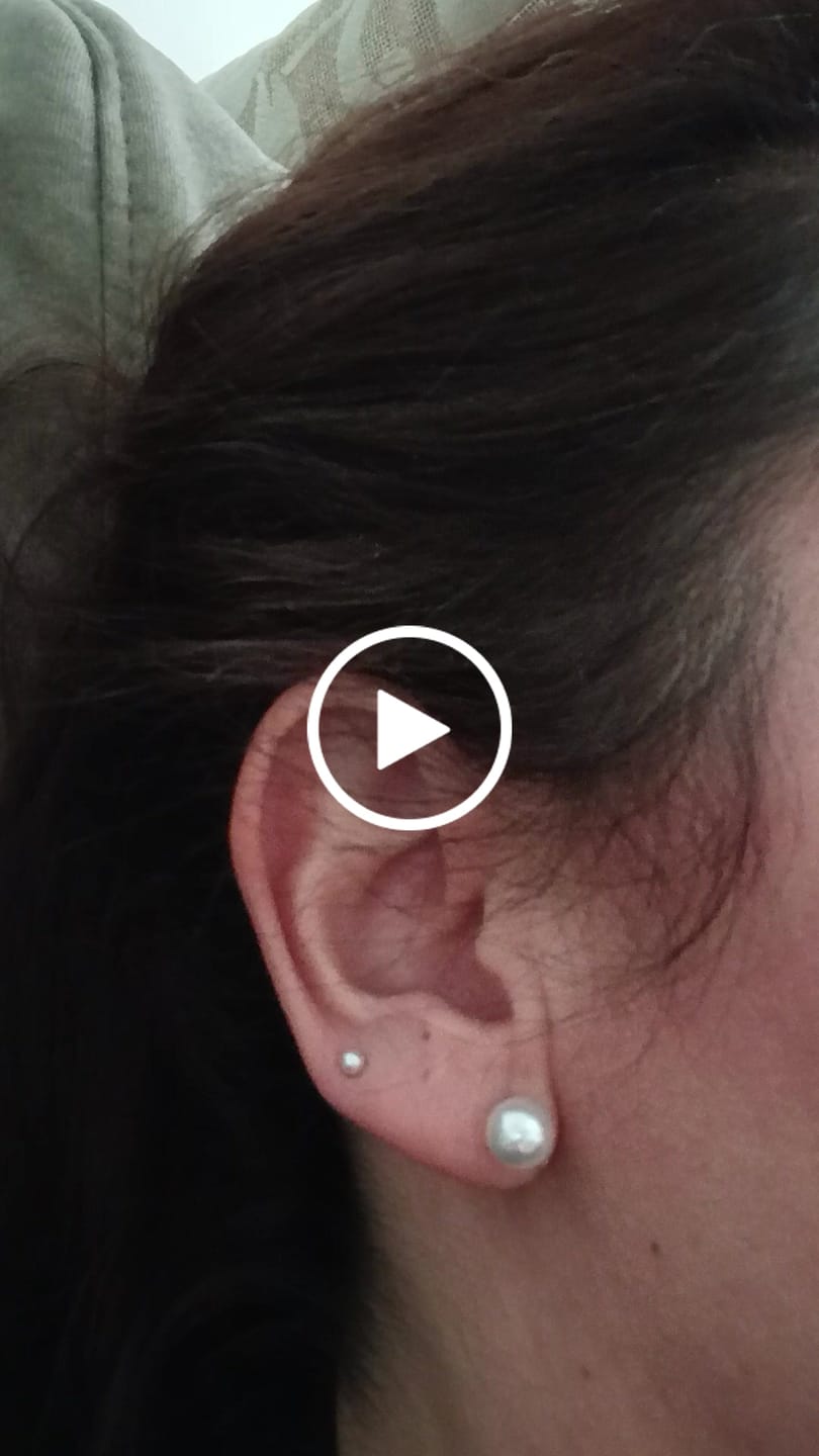 Customer video review of Pendientes Perla Coraza
