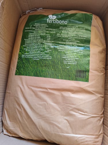 Customer photo review of FERTIBONO Abono Césped, Antimusgos, Liberacion Lenta, Primavera, Verano, Acción 5 en 1, (20 Kg)