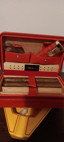Customer photo review of Overnight Travel Bags – Red Portable Cigar Case