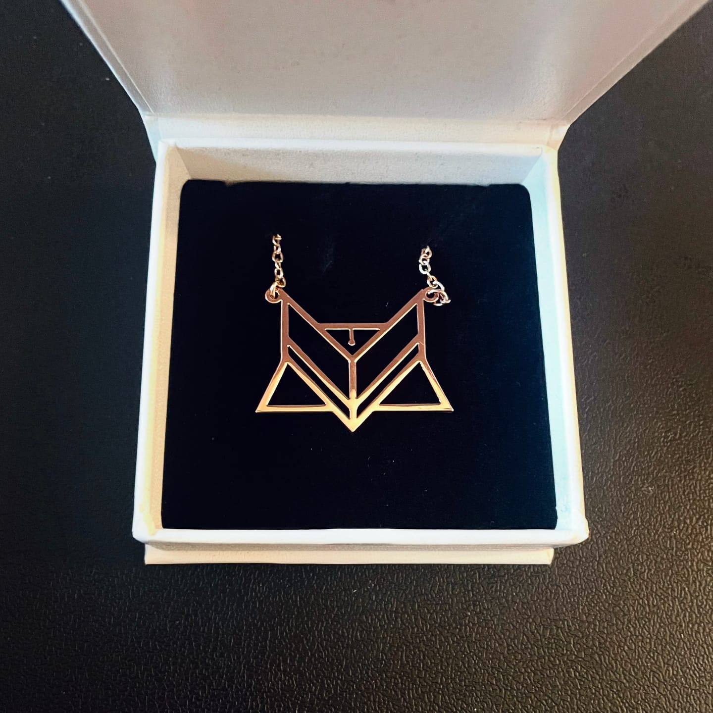 Customer photo review of Persönliche Kinderzeichnung als Halskette oder Anhänger in Gold