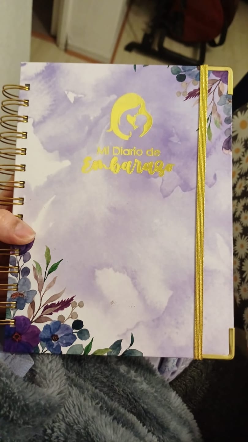 Customer photo review of Diario Único Mi Embarazo - Colorful