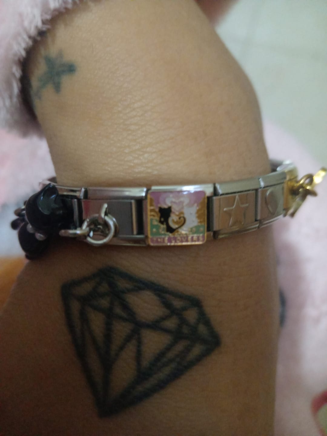 Customer photo review of Charm Gatos