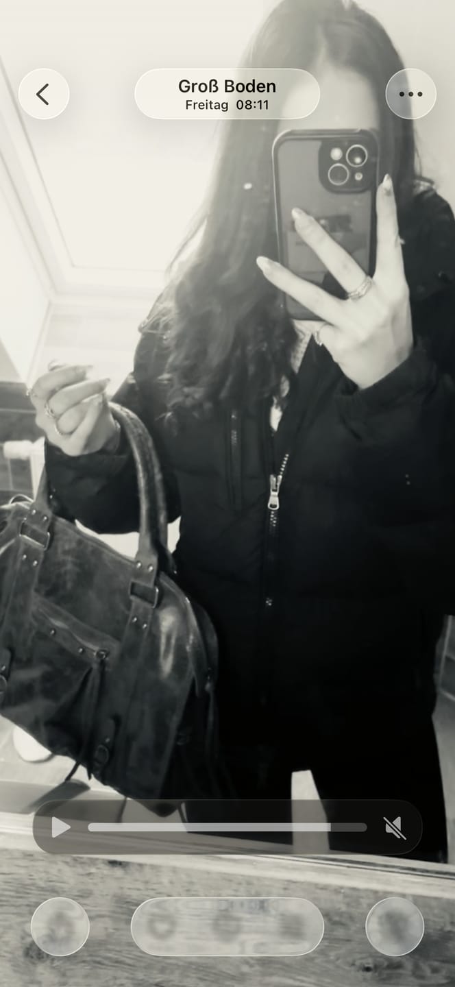 Customer photo review of It girl bag taupe