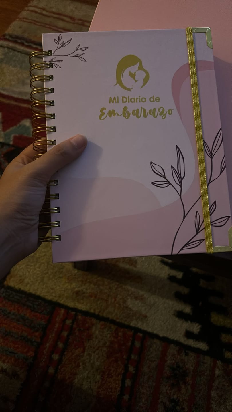 Customer photo review of Diario Único Mi Embarazo - Colorful