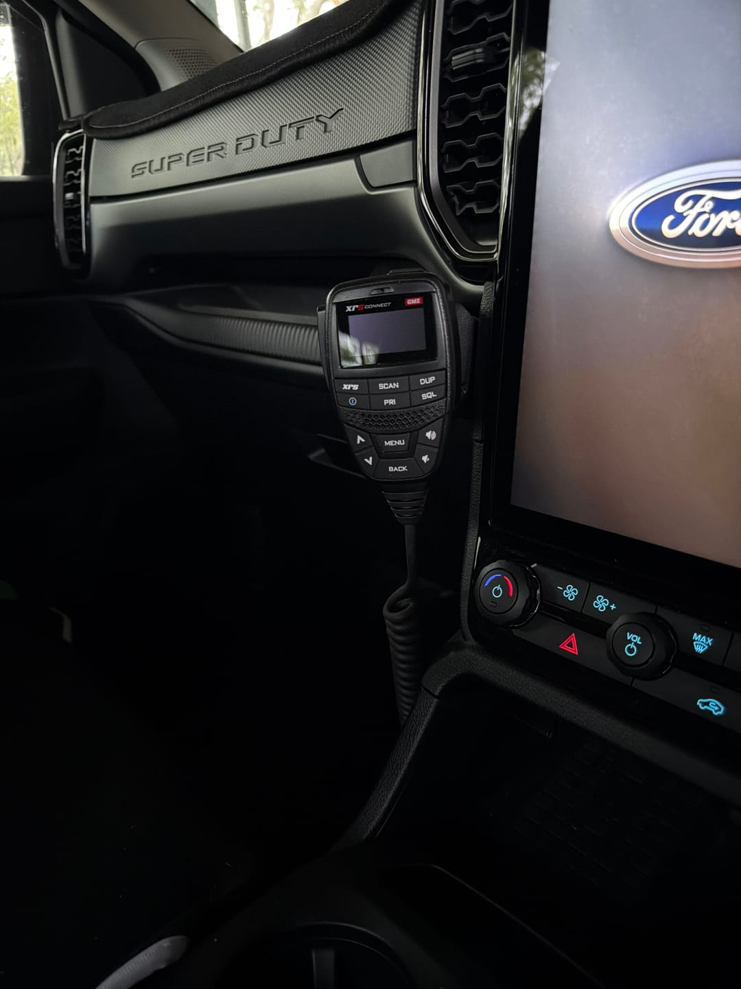 Customer photo review of Ford Ranger Super Duty UHF/Quadlock/Universal Dash Mount