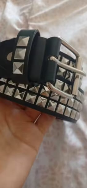 Customer photo review of Ceinture cloutée pyramide