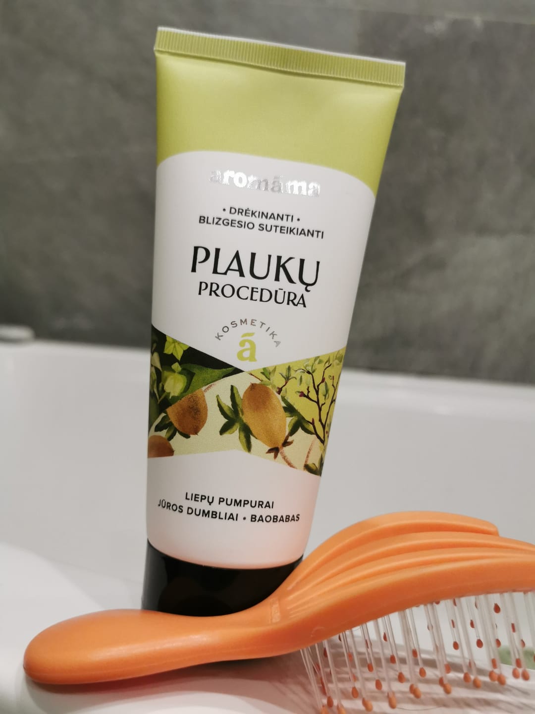 Customer photo review of Drėkinanti ir blizgesio suteikianti plaukų procedūra