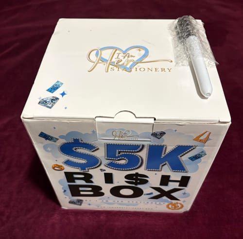 Customer photo review of ICY white| $5K Ri$h Box (6x6 covered edition)