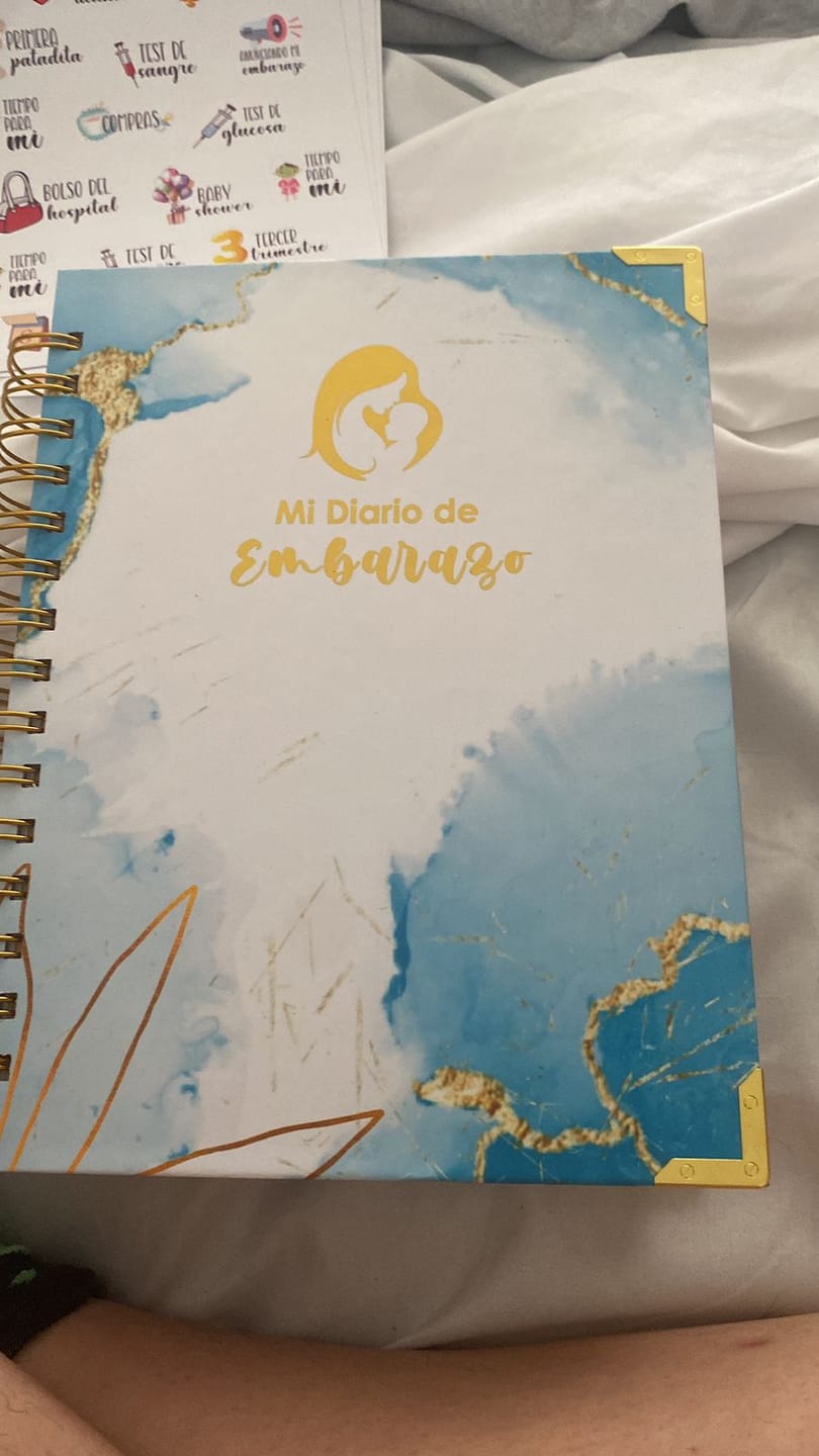Customer photo review of Diario Único Mi Embarazo - Colorful