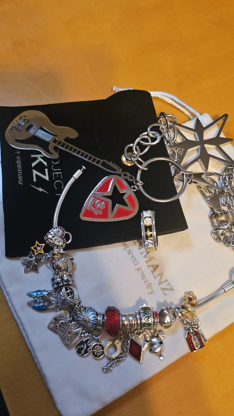 Customer photo review of PROJECT SKZ! KARMA-themed charms