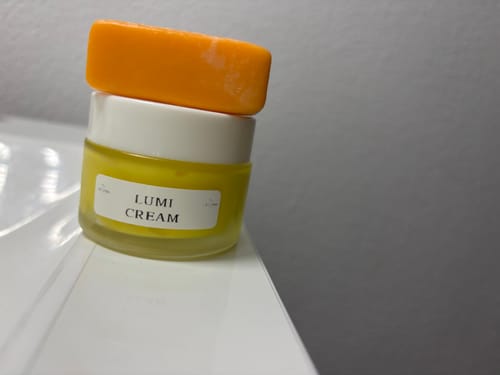 Customer photo review of LIGHTENING SOAP – Savon clarifiant éclat du visage( PRÉ COMMANDE 🚨)