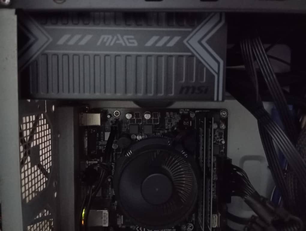 Customer photo review of Fuente de Poder MSI MAG A750BN - 750W - 80 PLUS Bronze - No Modular