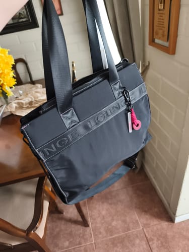 Reseña con foto de un cliente sobre Cartera De Hombro Notebook Llavero Ready To Go