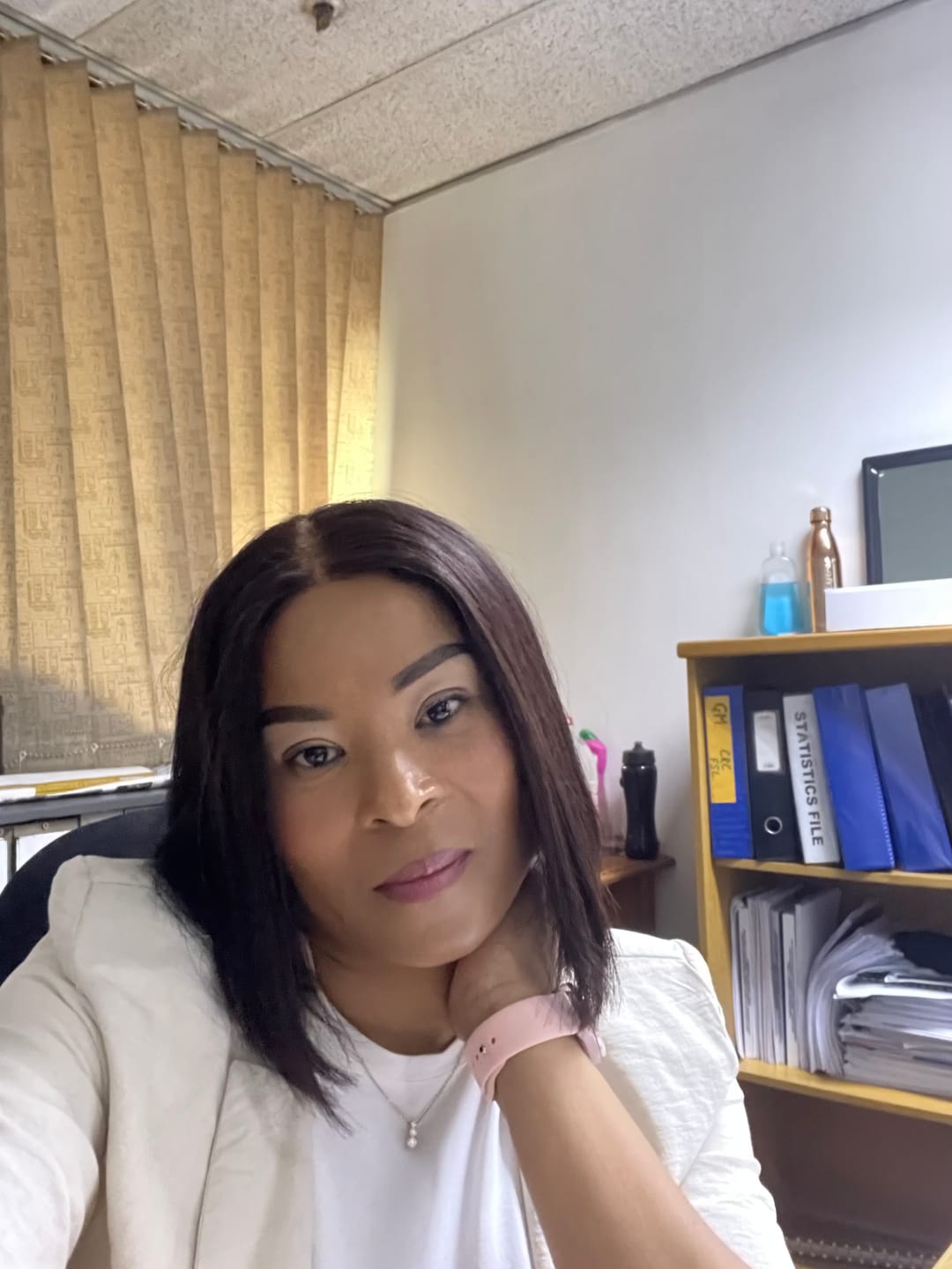 Customer photo review of Double Drawn Short Blunt Cut Glue-less 8 inch Bob Wig