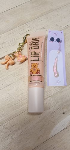 Customer photo review of Teddy Glitter Lip Drip Lip Gloss Magazine - Coconut Cake