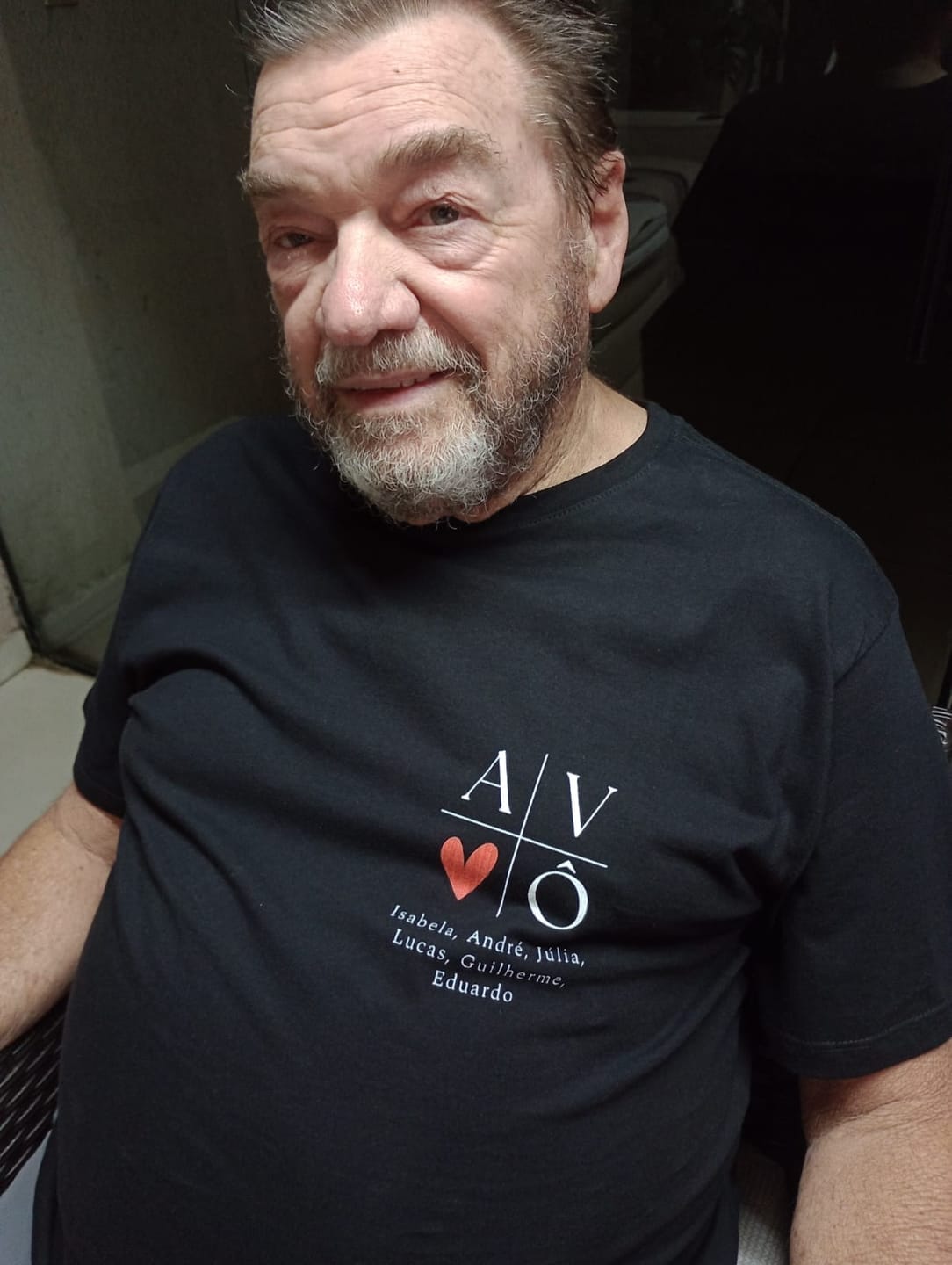 Customer photo review of Camiseta Personalizada AVÔ MINIMALISTA - Algodão 100%