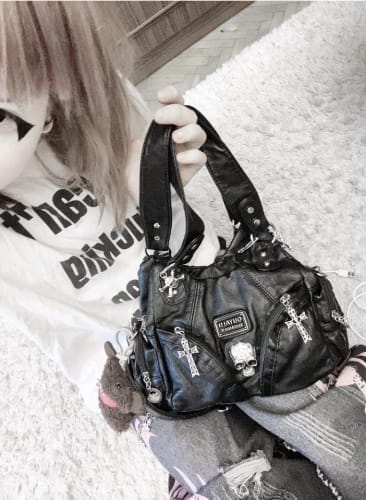 Customer photo review of women Y2k girl Vintage Harajuku full of chains gothic Rivet spike Gothic One Shoulder Handbag Women’s punk Tote Steampunk Bags