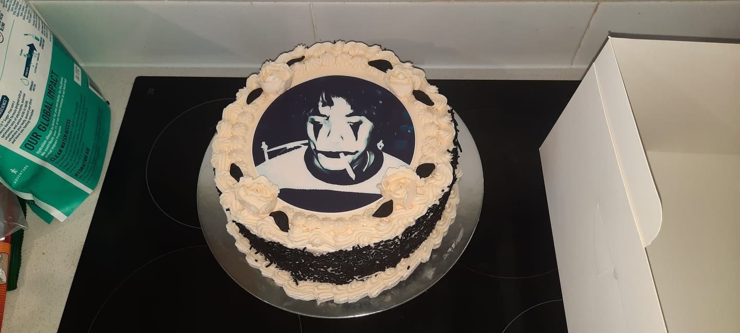 Customer photo review of 15 cm Round Custom Edible Icing Image