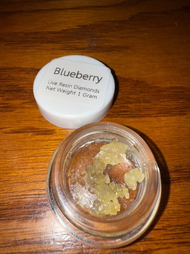 Customer photo review of Blueberry | Live Resin Diamonds