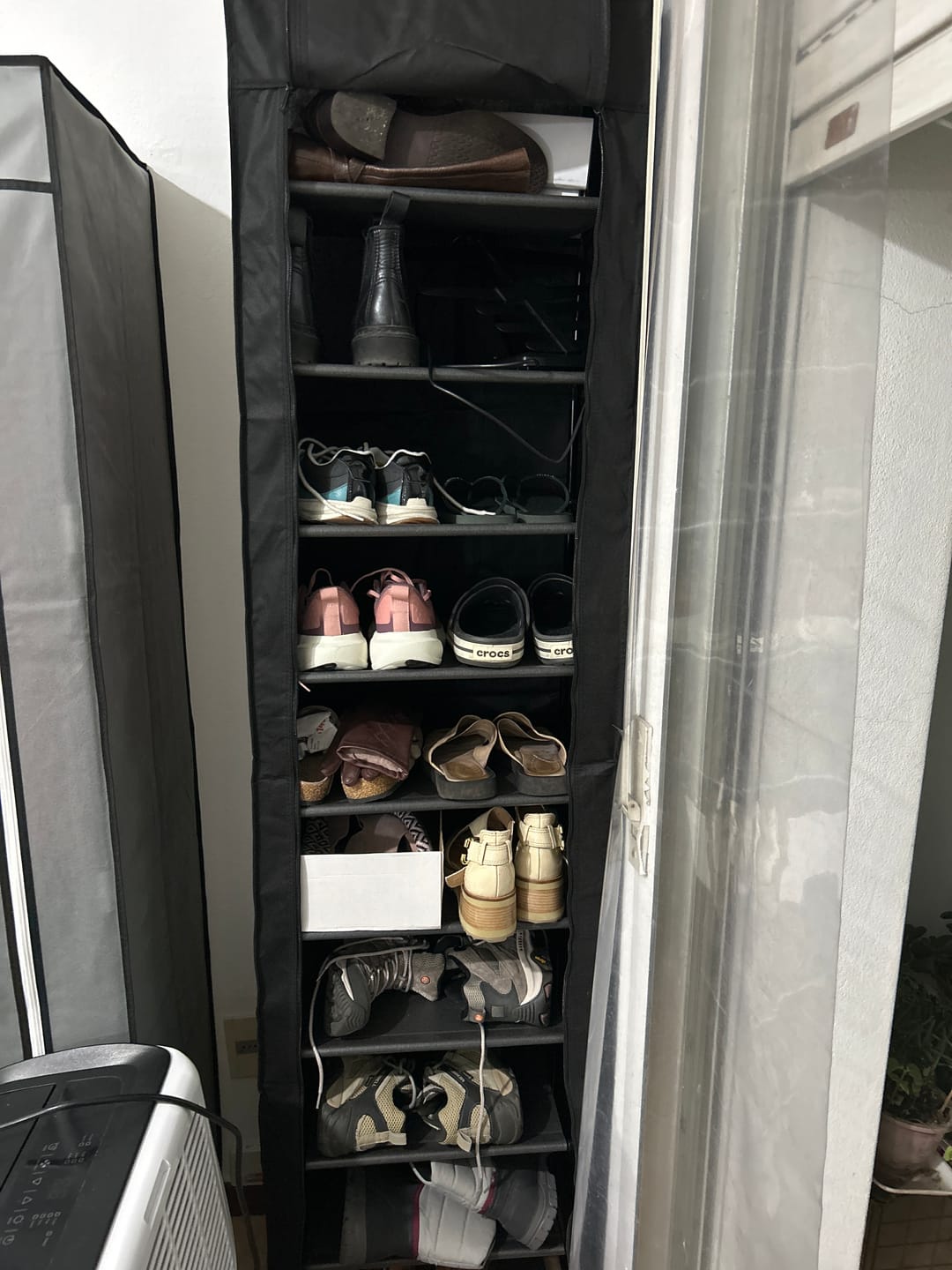 Customer photo review of Zapatera Organizador Vertical con 10 Niveles 20 a 22 Pares