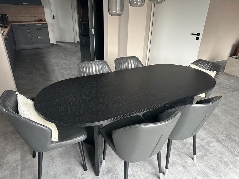 Customer photo review of Yay Oval Ahşap Yemek Masası Siyah