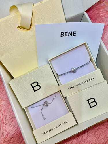 Customer photo review of Aurélie Twist Necklace