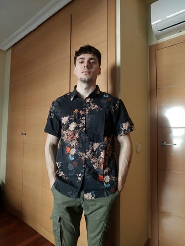 Customer photo review of Chemise boutonnée à manches courtes pour homme, motif floral rétro, idéale pour les vacances