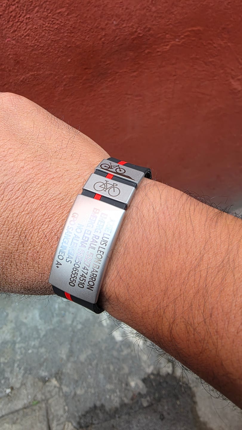 Customer photo review of AXO ID - Brazalete de Emergencia