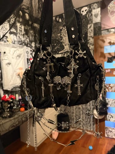 Customer photo review of women Y2k girl Vintage Harajuku full of chains gothic Rivet spike Gothic One Shoulder Handbag Women’s punk Tote Steampunk Bags