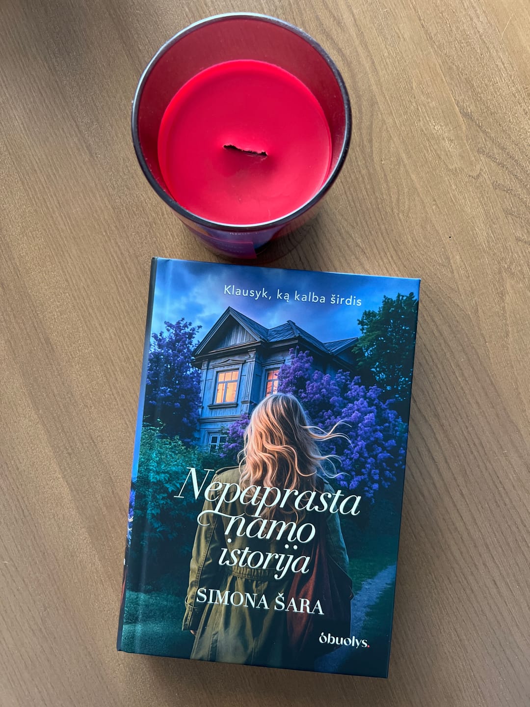 Customer photo review of Nepaprasta namo istorija: romanas apie šeimos paslaptis, netikėtas išpažintis ir meilę