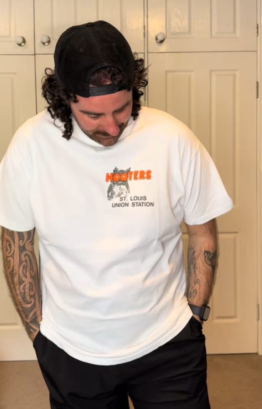 Customer photo review of Vintage 90s Hooters Spring Break Tee - XL