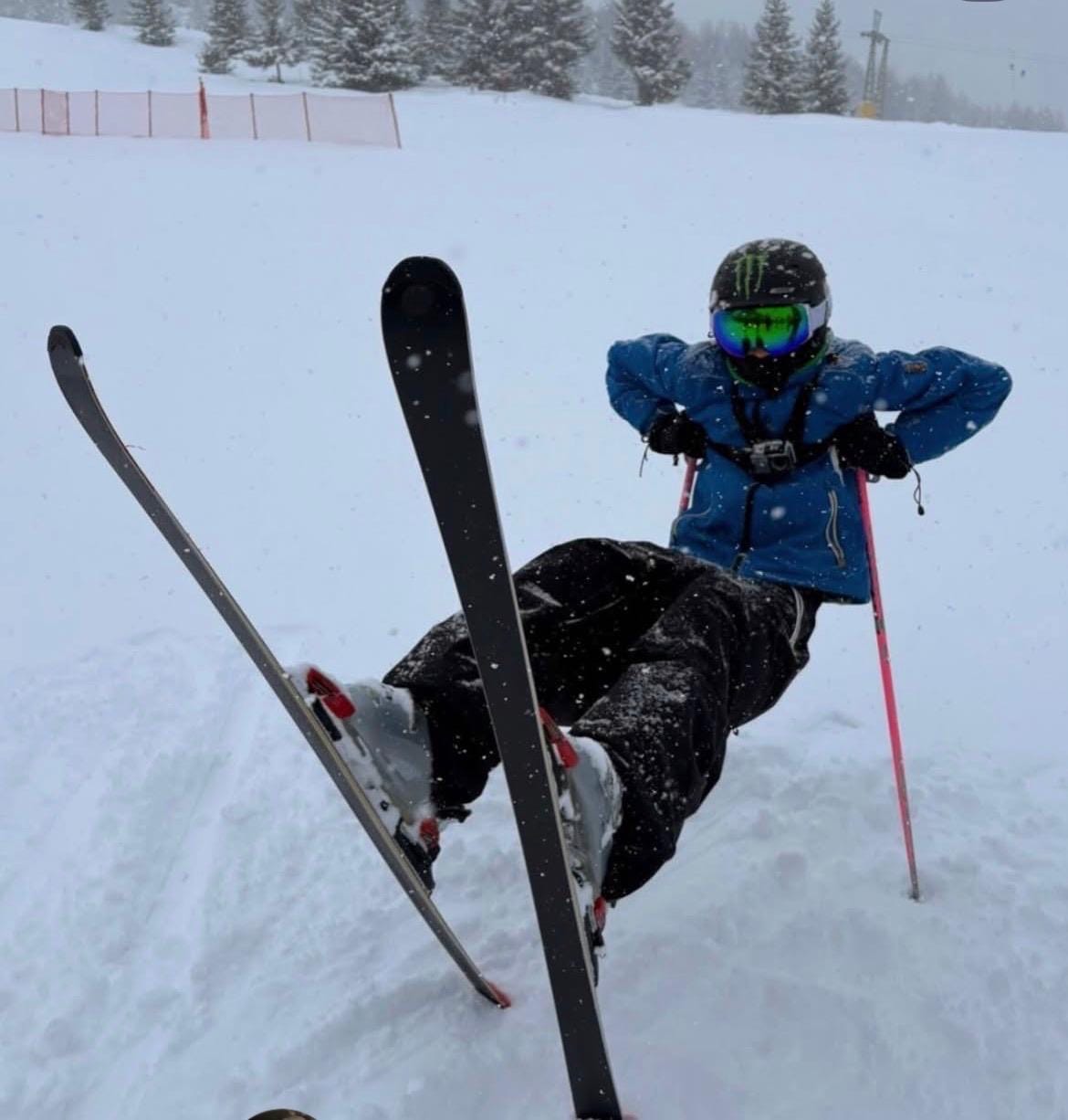 Customer photo review of Men's Black Baggy Wear-resistant Waterproof Snow Pants