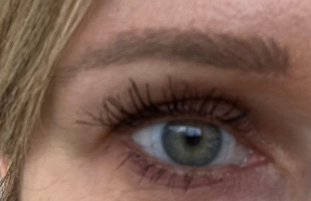 Customer photo review of Sérum pour croissance de cils - Des cils plus longs et plus épais naturellement !