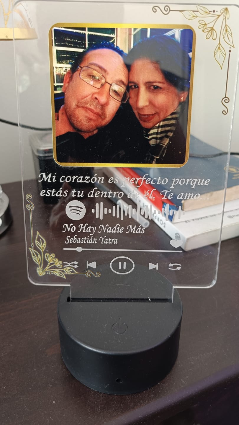 Customer photo review of Lámpara Spotify